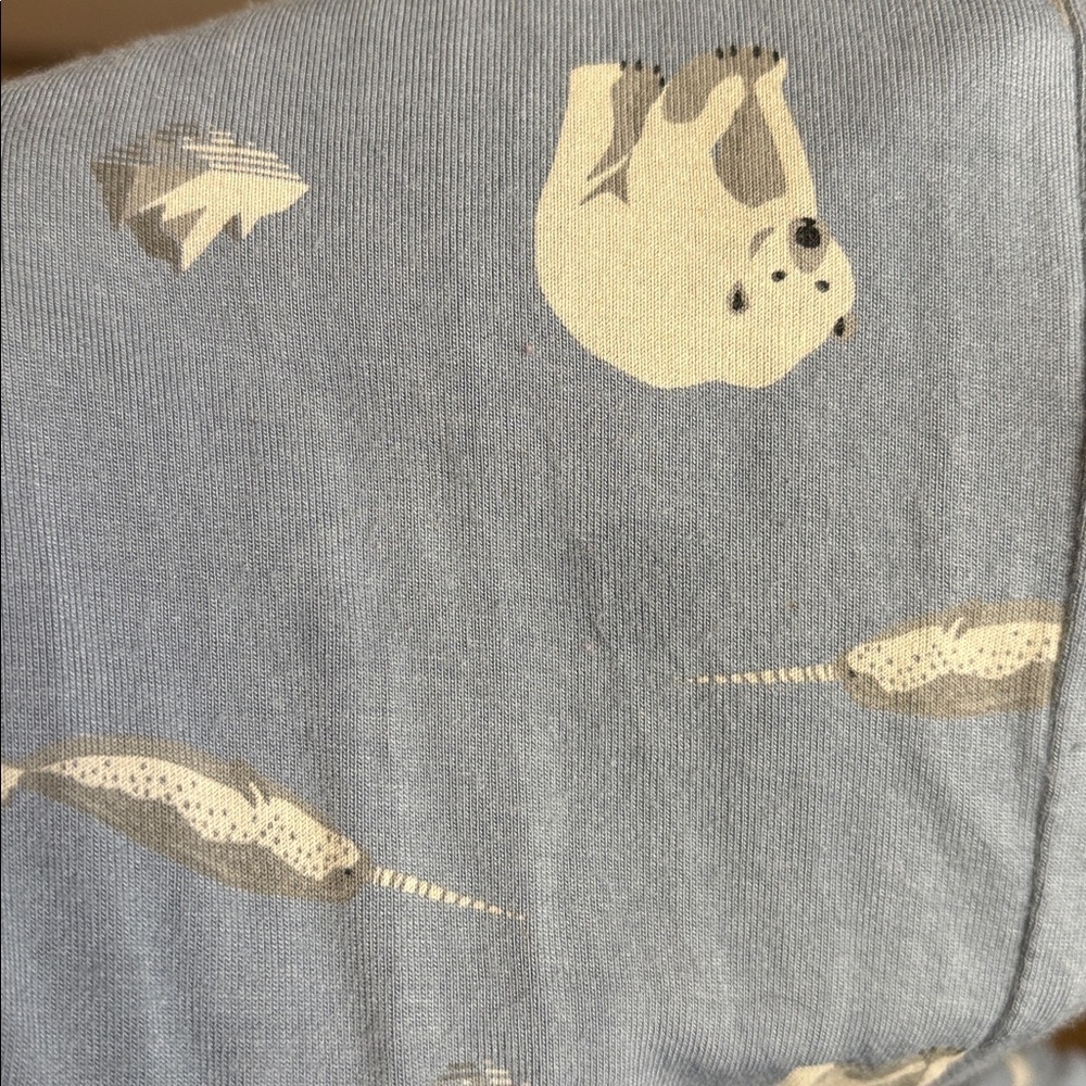 Kyte BABY Polar Arctic Zippered Romper with small stain - Picture 3 of 3